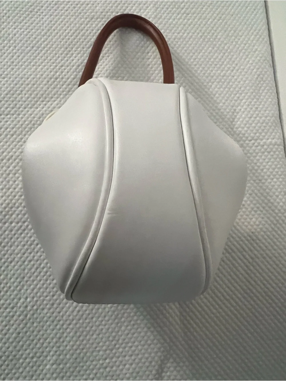 🩷White Structured Top-Handle Bag with Brown Han🩷Ball shape💚
